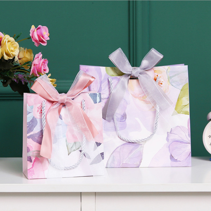 Cosmetic Birthday Cardboard Gift Bags Exquisite Bow Hand Wrapping