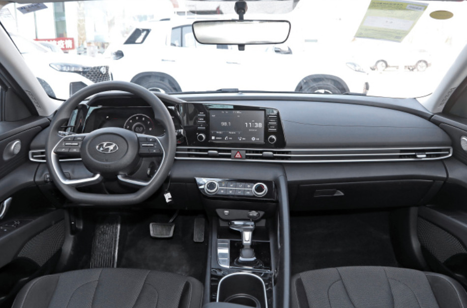 Hyundai Elantra 2022 1.5L CVT GLS Leading Version 4 Door 5 Seats Sedan