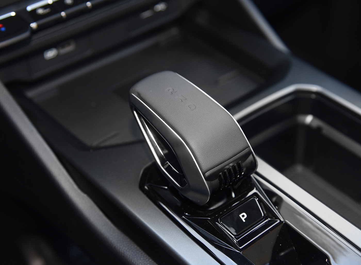 2023 Geely Haoyue L 2.0Tdct Comfortable 5-Door 5-Seats Energy Vehicle 0km Used Cars with Euro VI Emission Standard