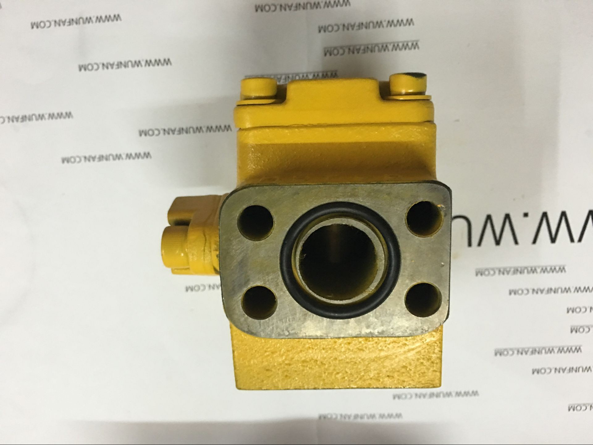 new komatsu excavator parts for PC200-6 hydraulic pump part relief valve assy 702-21-09147