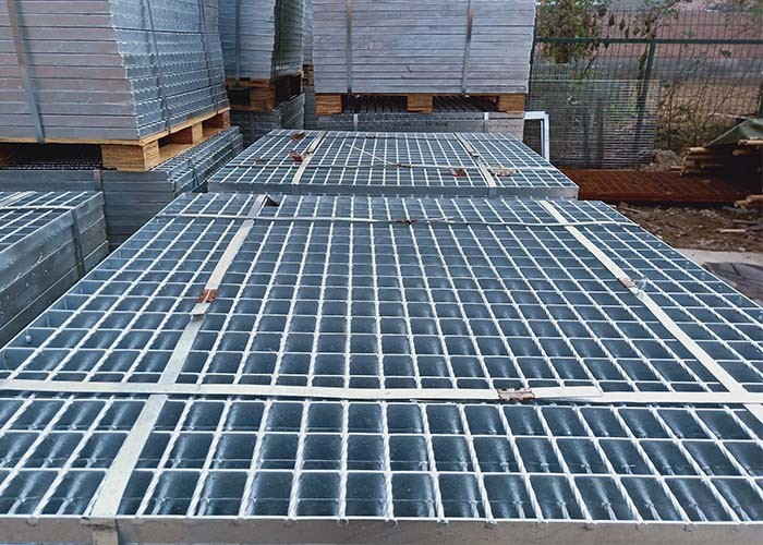 High Strength Galvanized Industrial Steel Grating For Substantially Heavy Load Areas