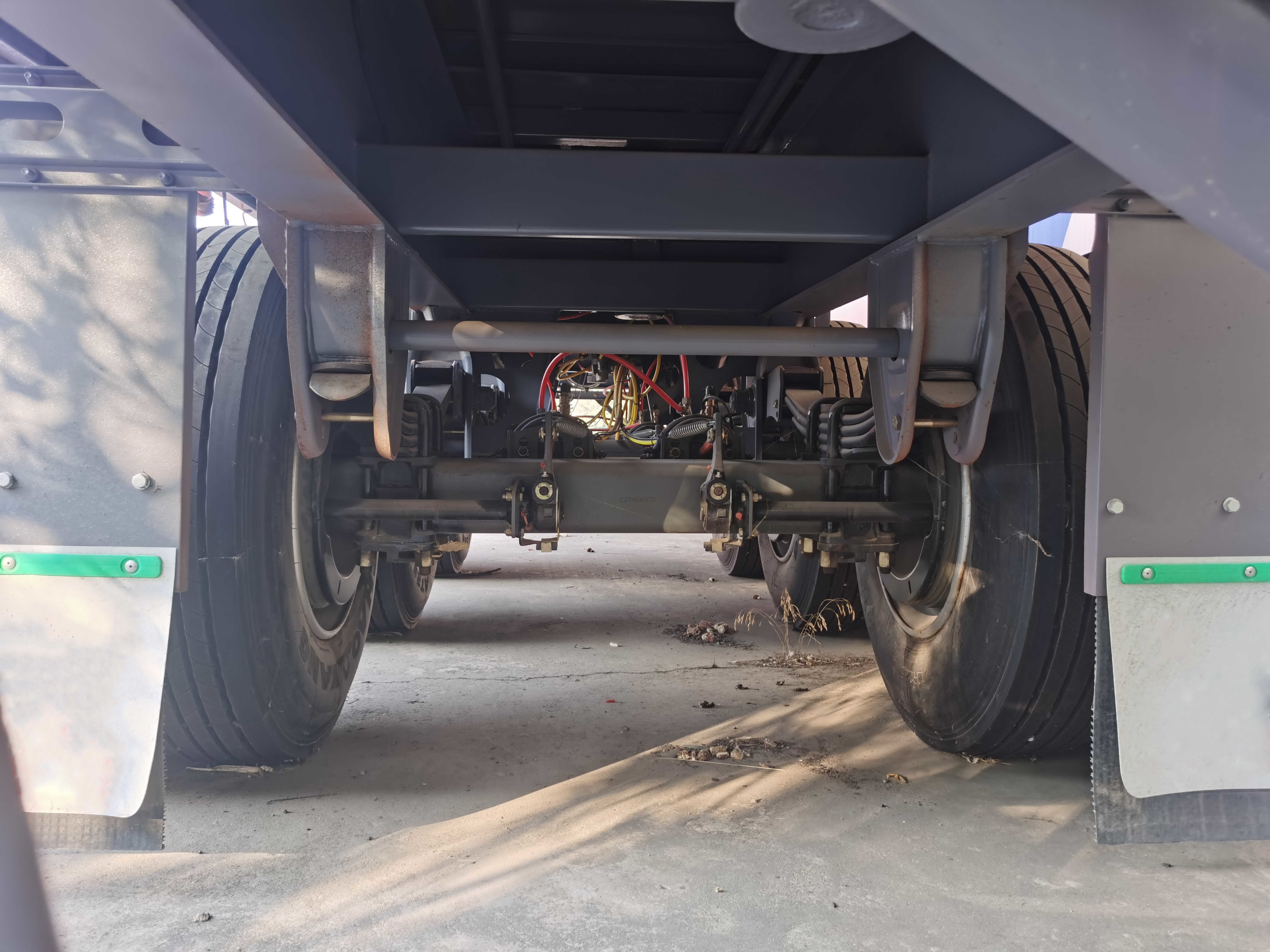 13m Carbon Steel 3 Axle 60T Semi-Trailer Trailer
