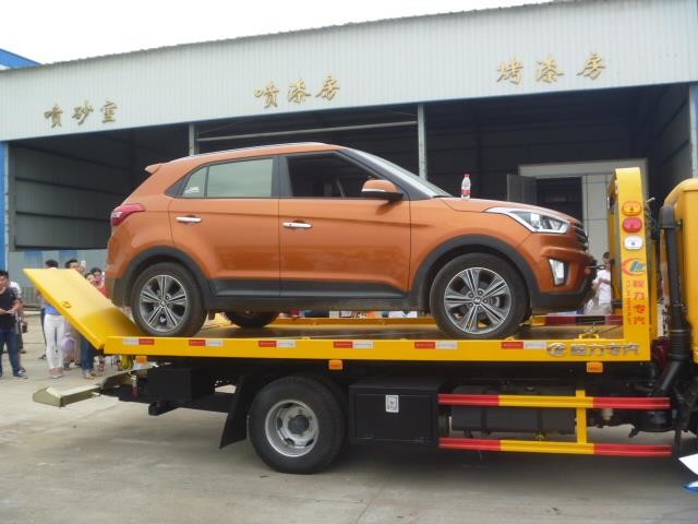 RHD White Wrecker Tow Trucks With Engine High Strength Welding Steel
