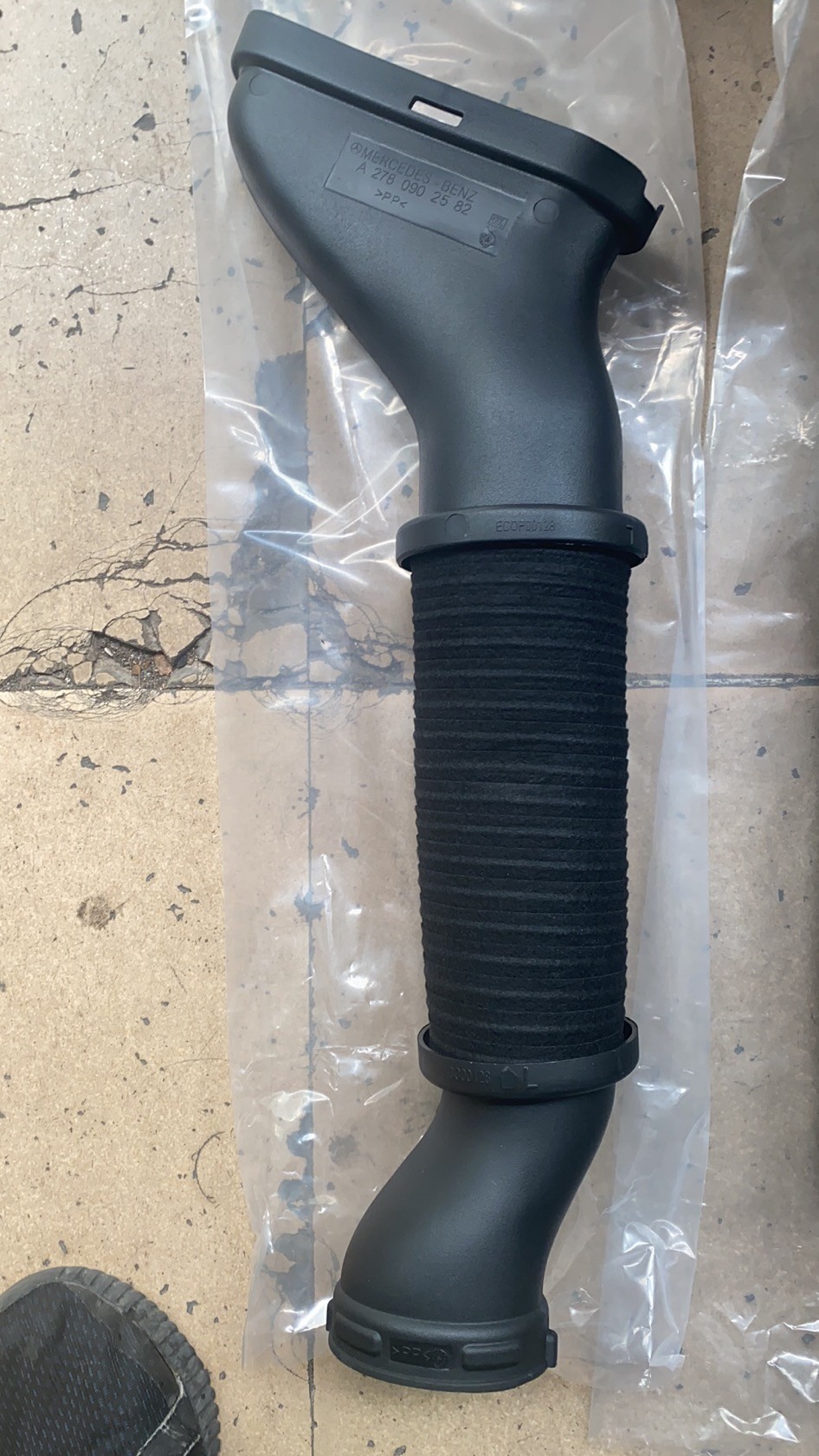 A2780902582 Auto Engine Parts Air Filter Housing Shroud Intake Pipe For Benz