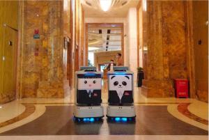 Wholesale Hotel Self Delivery Robot Lockable Payload Food Delivery Robot Restaurant 10 Degrees from china suppliers