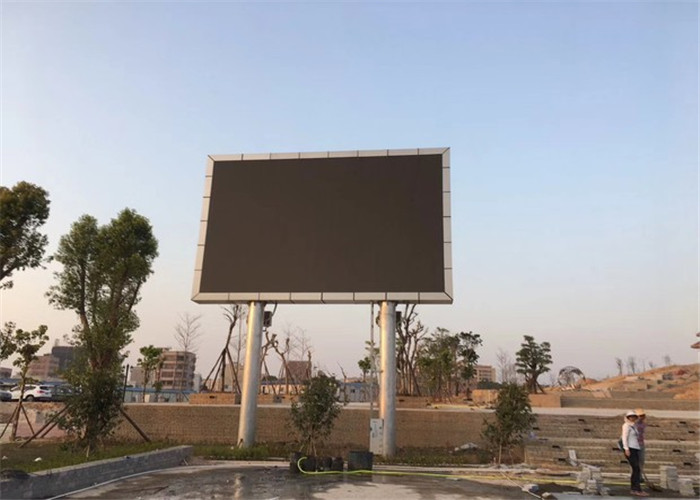 P8mm Outdoor LED Advertising Screen 7000mcd brightness Support Multiplied File Formats