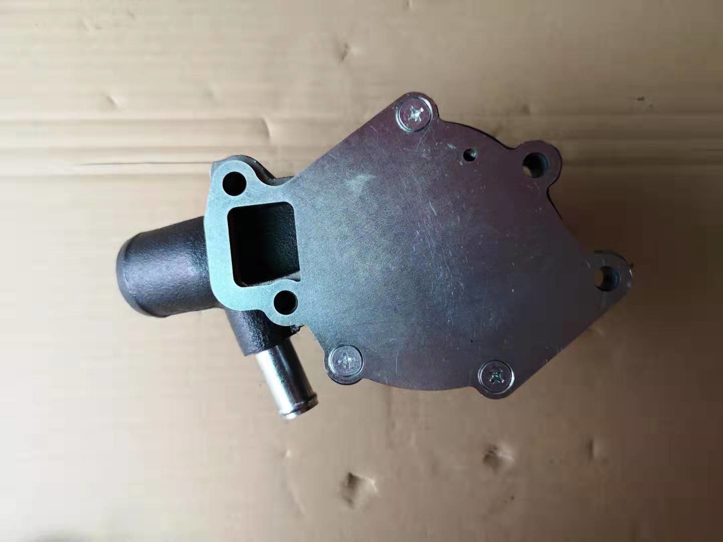 4BG1 4BD1 Machinery Water Pump 8972511840 Water Outlet Pipe Long Black Shell