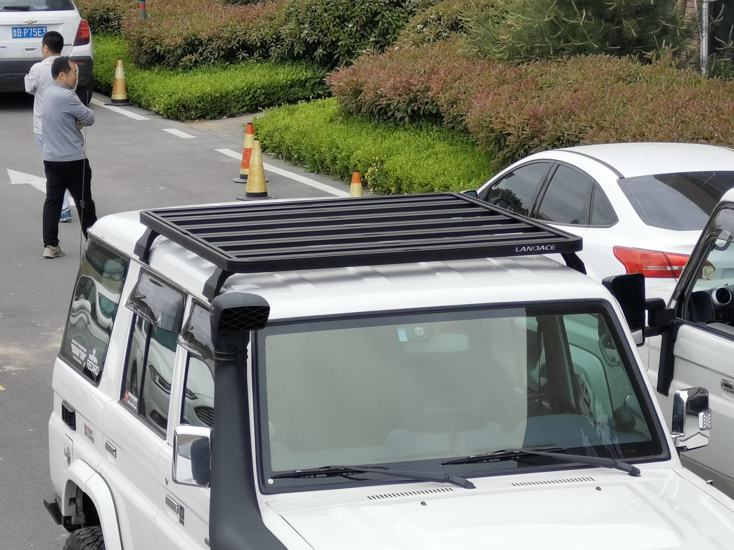 Stylish Roof Rack Bar for Toyota Land Cruiser LC79 Aluminum Modern Design
