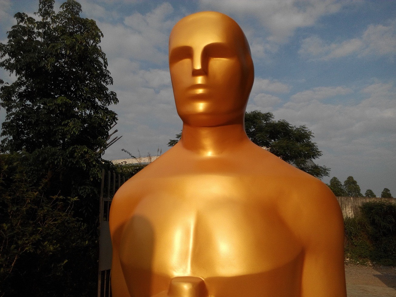 89th Oscar Award statue/sculptures for sale with golden color fiberglass as event party decoration