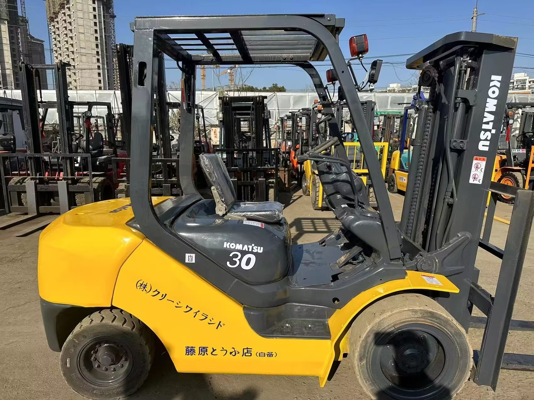 Home FD30 Original Japan Komatsu Used Forklift Loading Machine with 150mm Fork Width