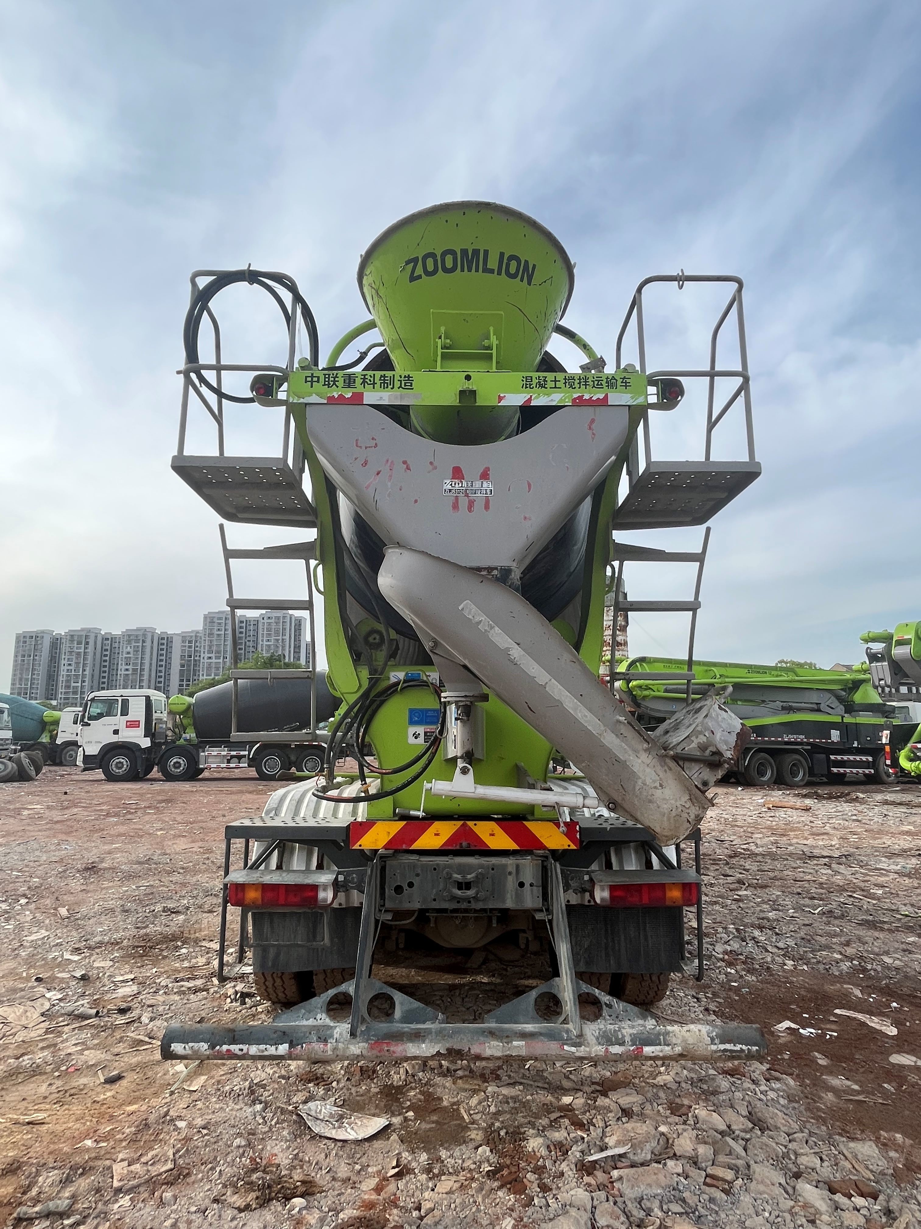 Sell 2020 years concrete mixer truck country six emission standards using HOWo chassis