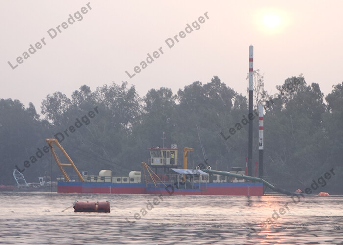 Equipped With Two Diesel Engines, An Efficient, Economical And Convenient Sand Suction Dredger