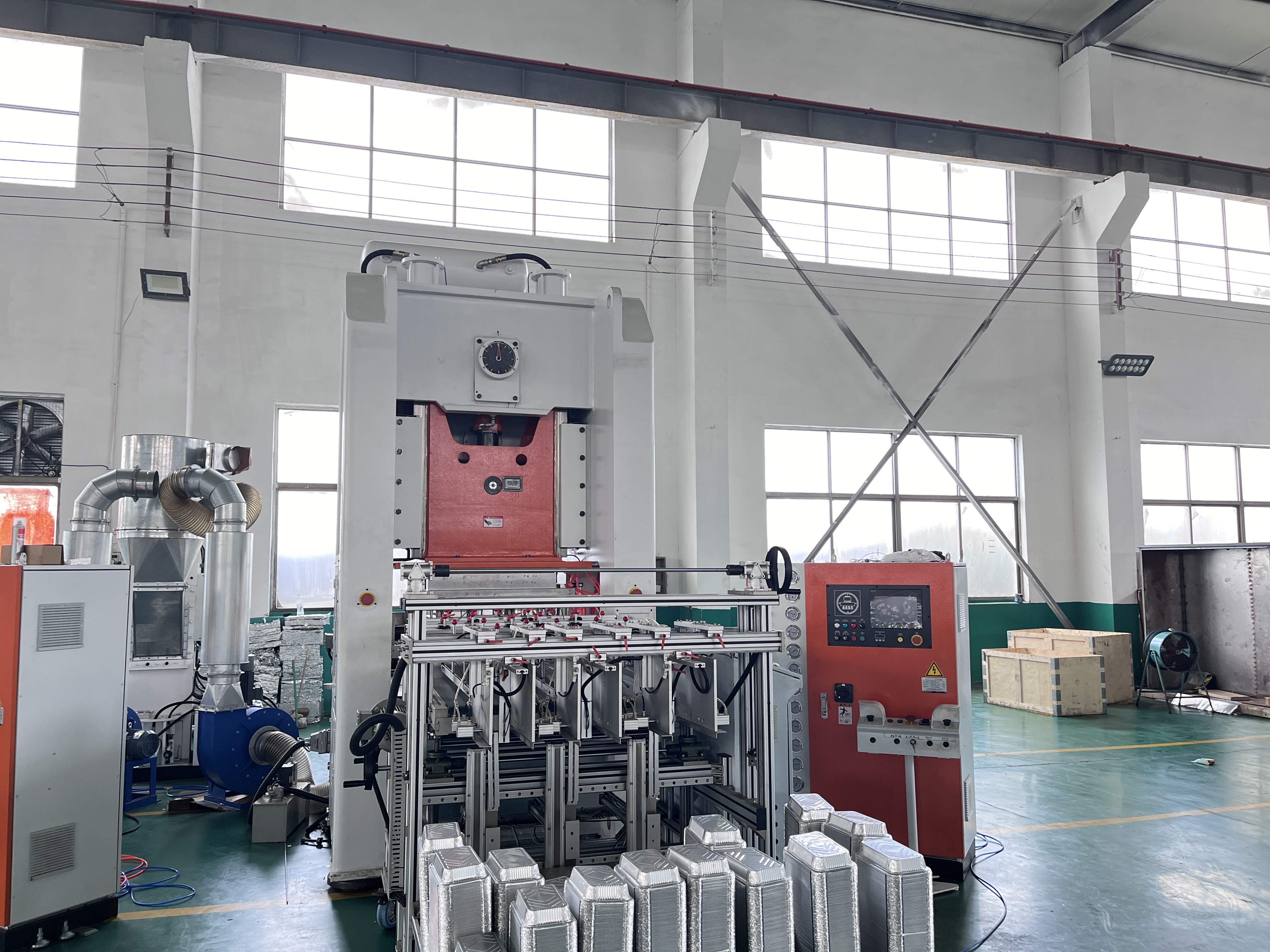 Mitsubishi PLC SIEMENS Motor Disposable Aluminium Foil Container Production Line With Long Life