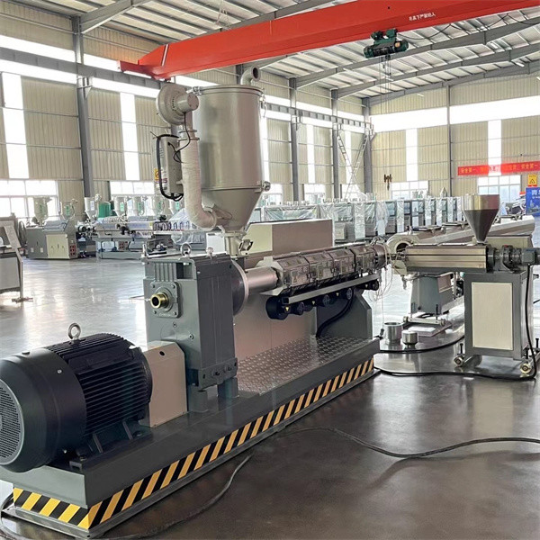 Automatic Plastic Pipe Machine Manufacturers Industrial PE pipe production line