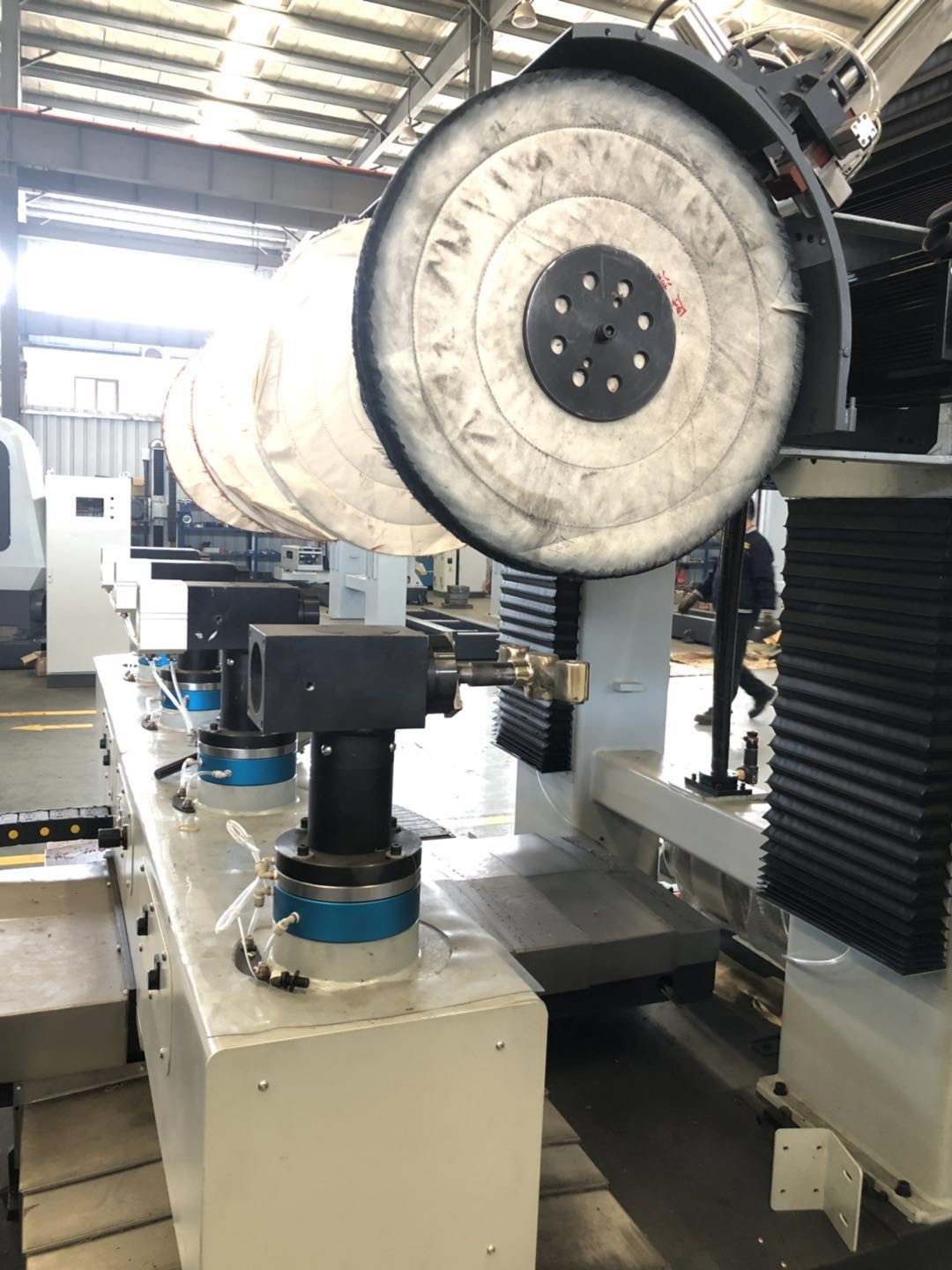 Two Stations Automatic Polishing Machine For Metal Faucets Surface