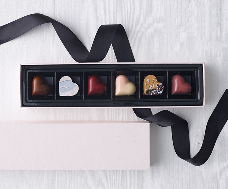 Custom Sweet Wedding Cardboard Packaging Candy Box with Handmade Design and Gold Logo