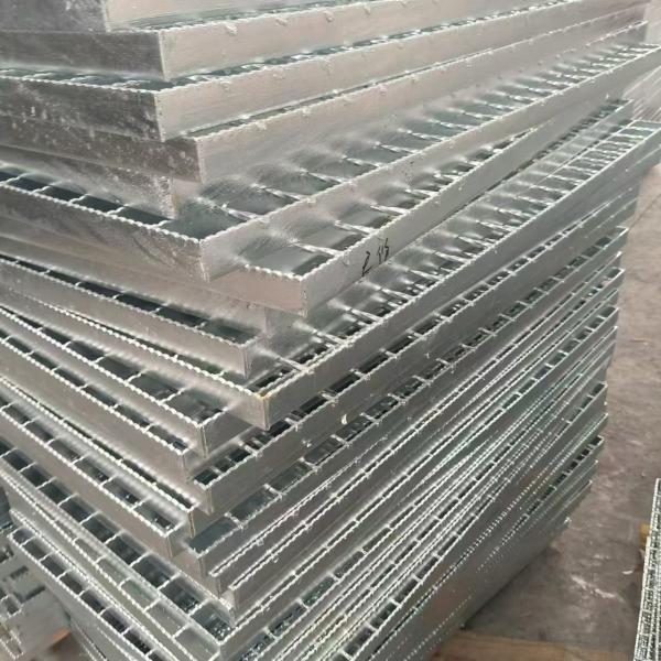 Steel Grating with Steel Frame, 40x4mm Bars Oil & Chemical Resistant Platform