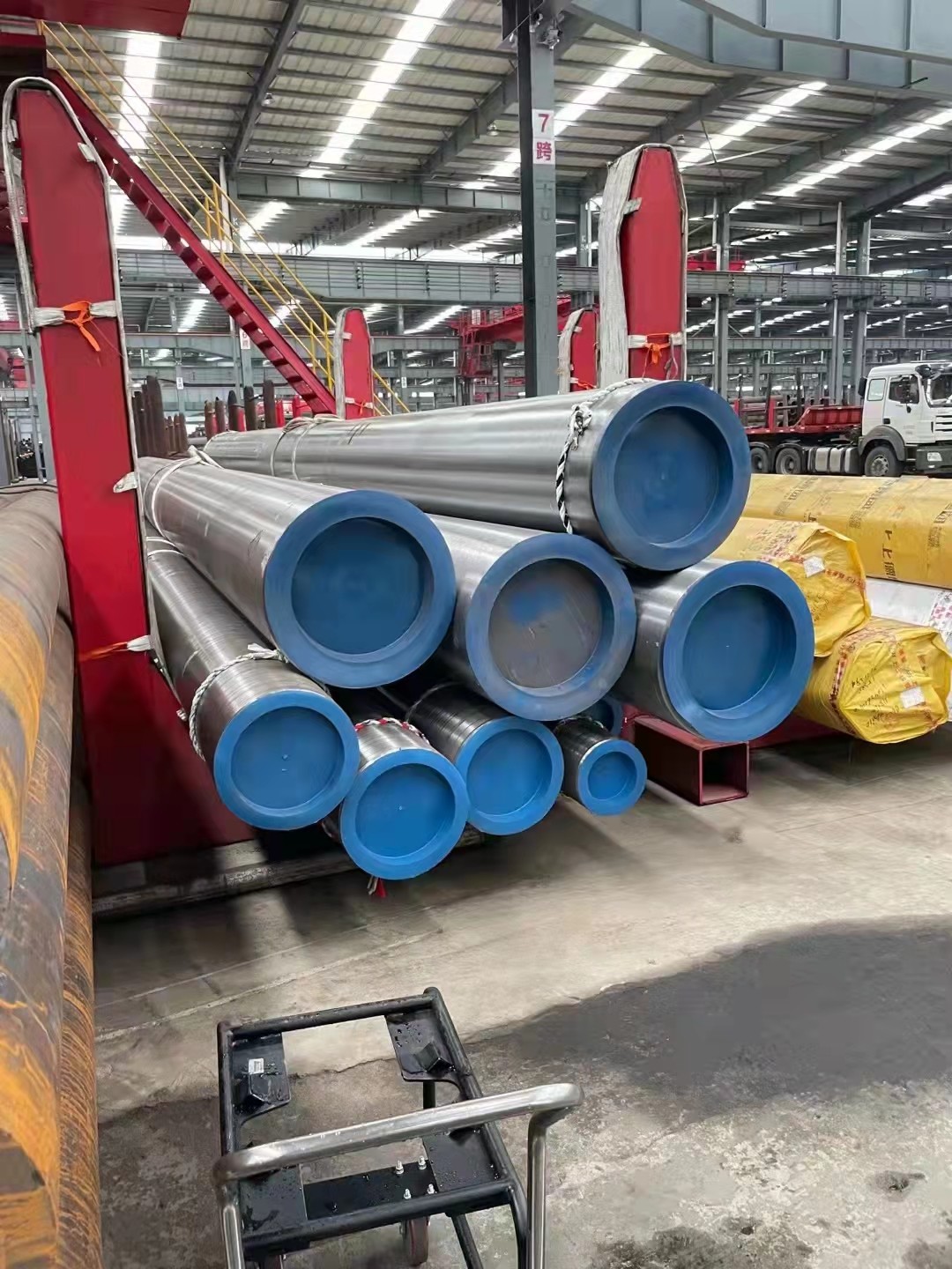 Hot Rolling SCH10 XXS SS 304 Seamless Pipe For Petroleum Industry