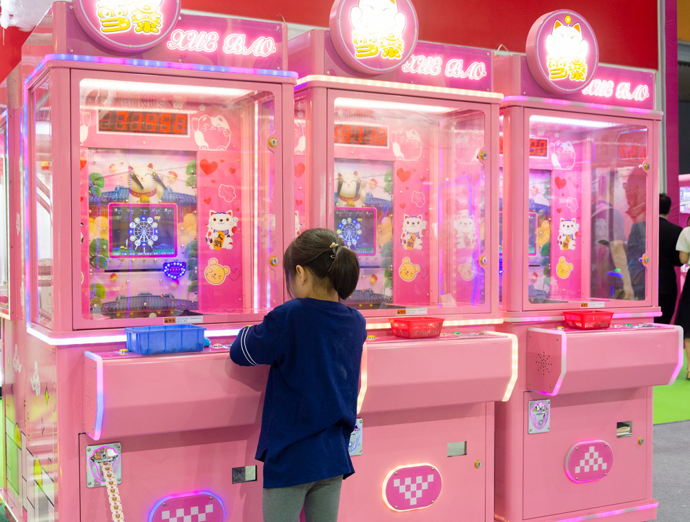 LCD Screen Pink Pinball Game Machine 110V / 220V / 230V Voltage Metal Material