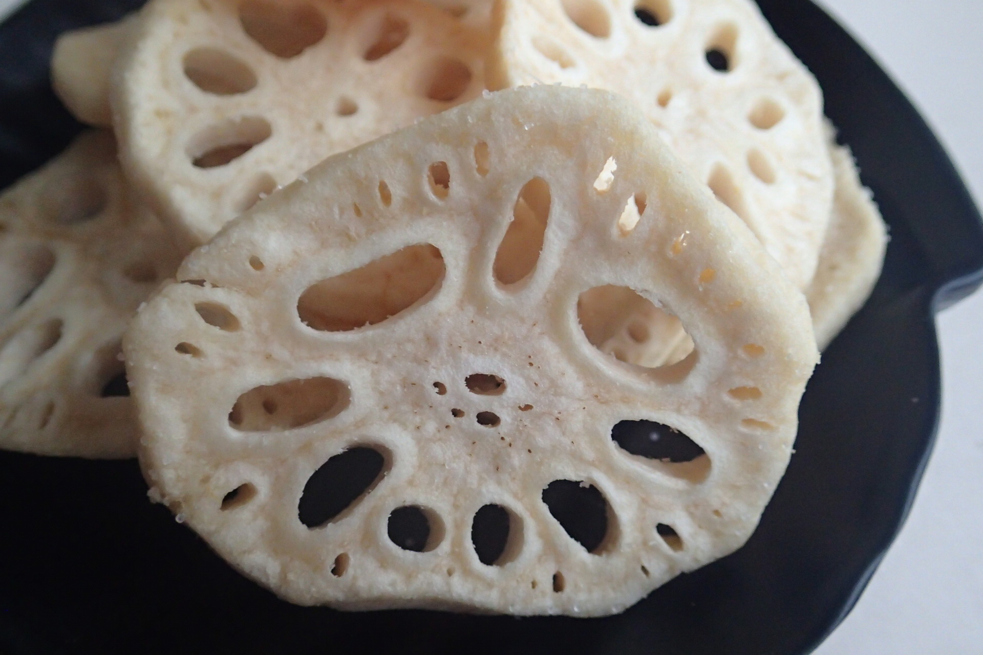 Lotus root chips healthy snack dried fruit dehydrated vegetables