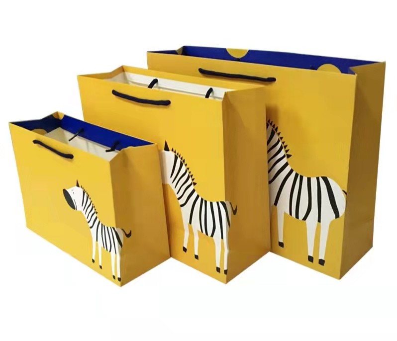 FSC ISO9001 Yellow Clothing Paper Bags Zebra Print Duplex Board Paper Bag