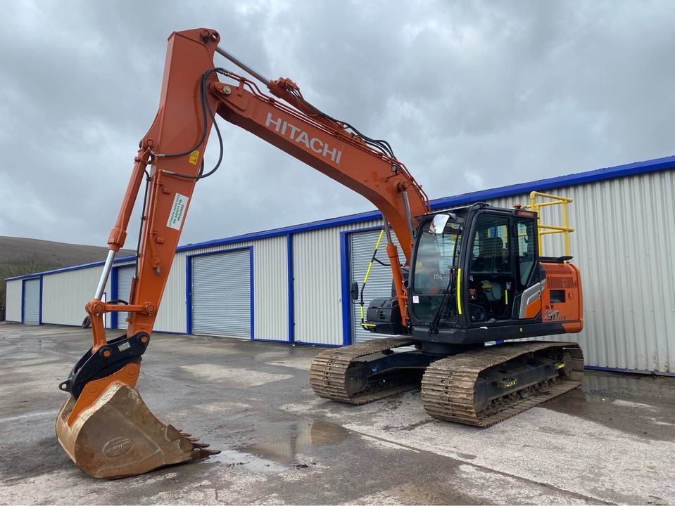 Original Used Hitachi ZX130 mini Excavator 13 Tonnage ISUZU Engine 69kw Rated Power