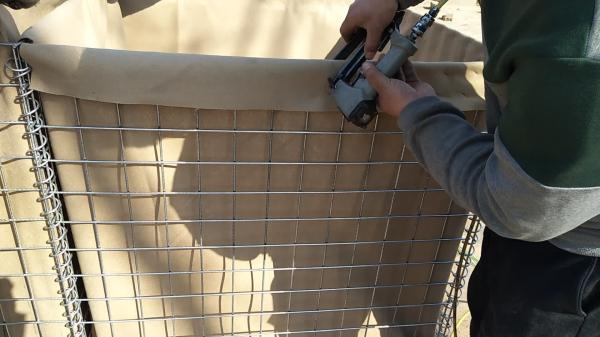 Sand Fileld HESCO Defensive Barriers / Geotextile Lined Military Gabion Barriers