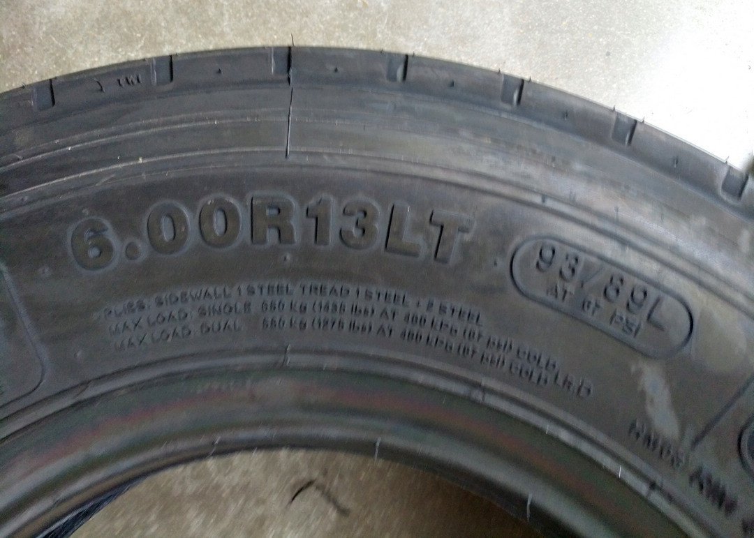 6.00R13LT Pickup Truck Tires , Light Duty Truck Tires With 3 Zigzag Grooves