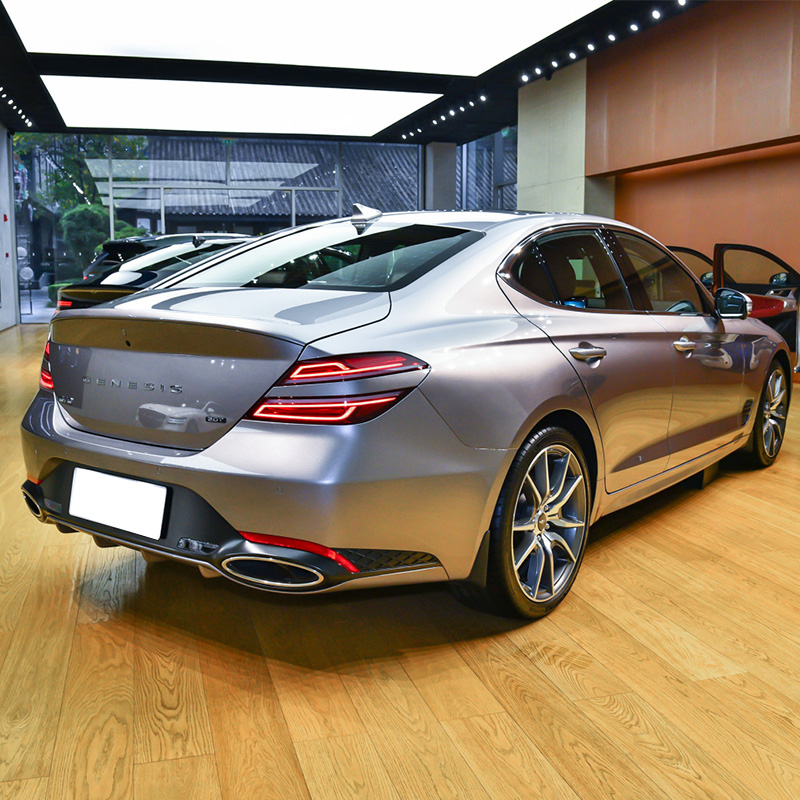 High Speed 2023 Genesis G70 G80 2.5T 304HP 2WD 4WD Diesel Car with Front Disc Rear Drum Brake System