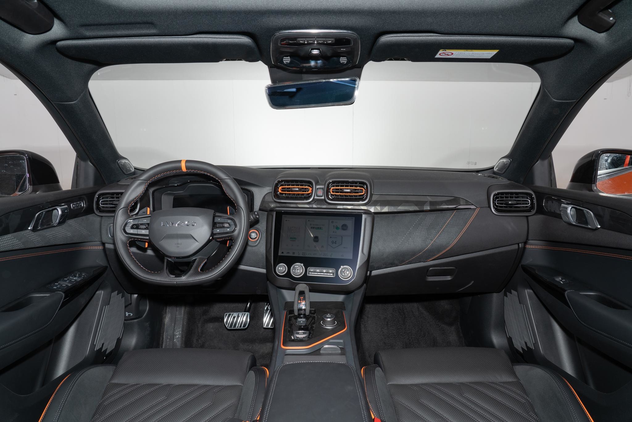 Lynk & Co 02 Hatchback 2.0TD Compact Car Small 2.0T 190 Horsepower L4 Gasline Sedan