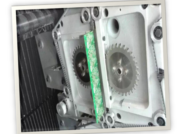 high efficiency Metal Cutting Machine / PCB Cutter