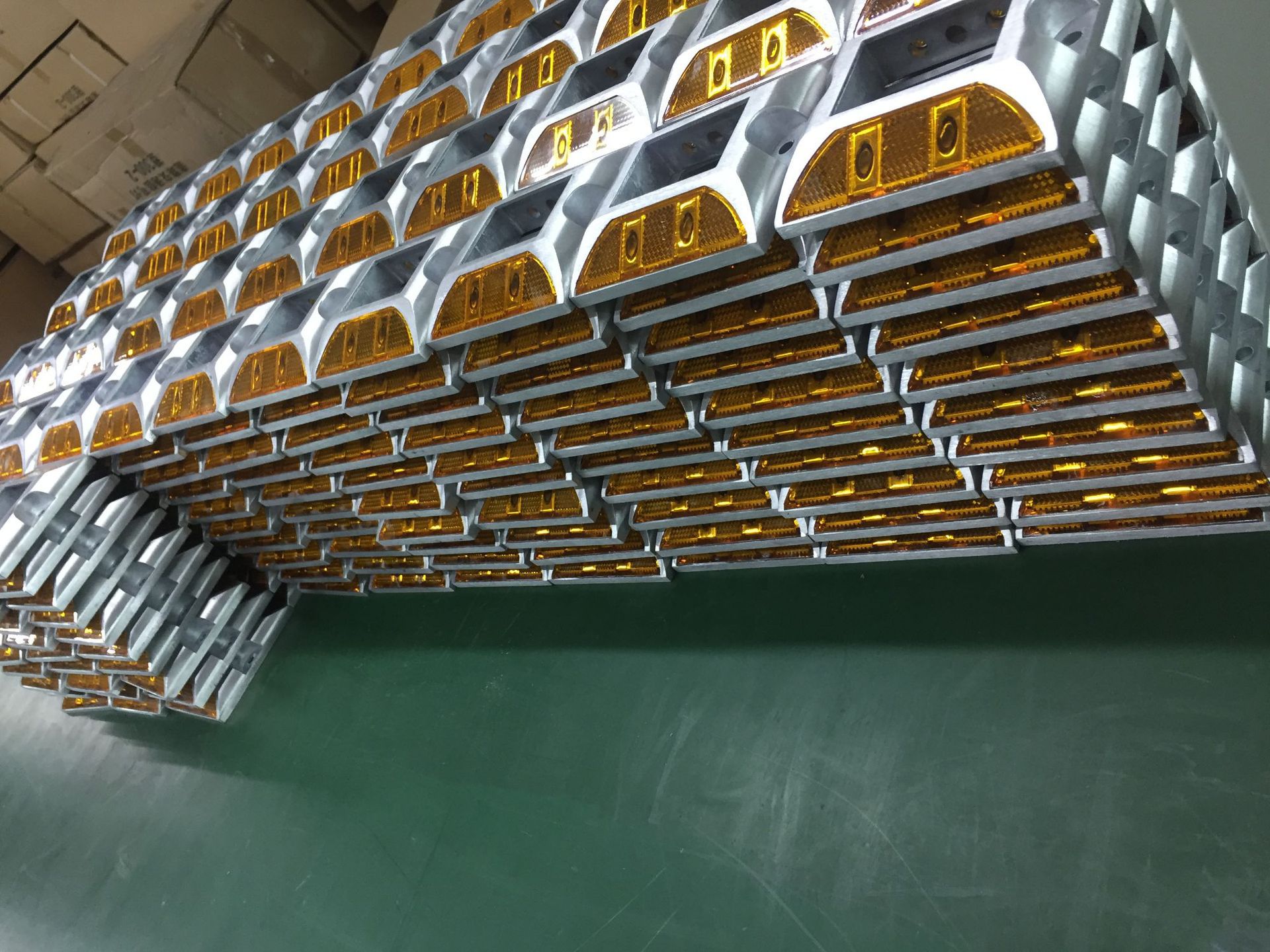 IP68 ASTM Embedded Aluminium Solar Road Stud White Yellow Red Blue Green