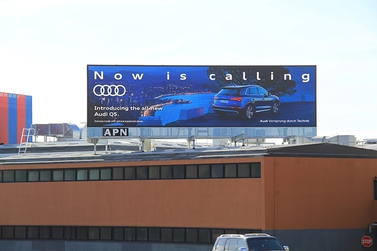 Roadside 320x320mm Outdoor Advertising Billboard IP67 Low Power Consumption