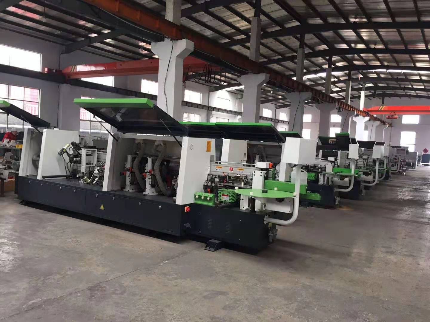 Efficiently Finish Your Woodworking Projects with M5 Auto Edge Banding Machine at 0.6Mpa