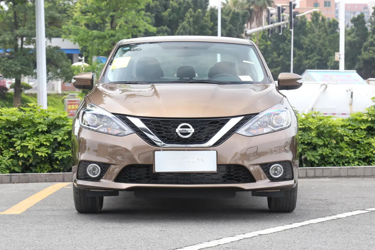 Auto Dongfeng Nissan Sylphy Gasoline Electric Drive 1.2L 72 Hp L3 4-door 5-seater Sedan with Length * Width * Height