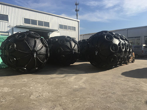 2500mm*4000mm Anti Collision Rubber Floating Pneumatic Fender Truck Aircraft Tires