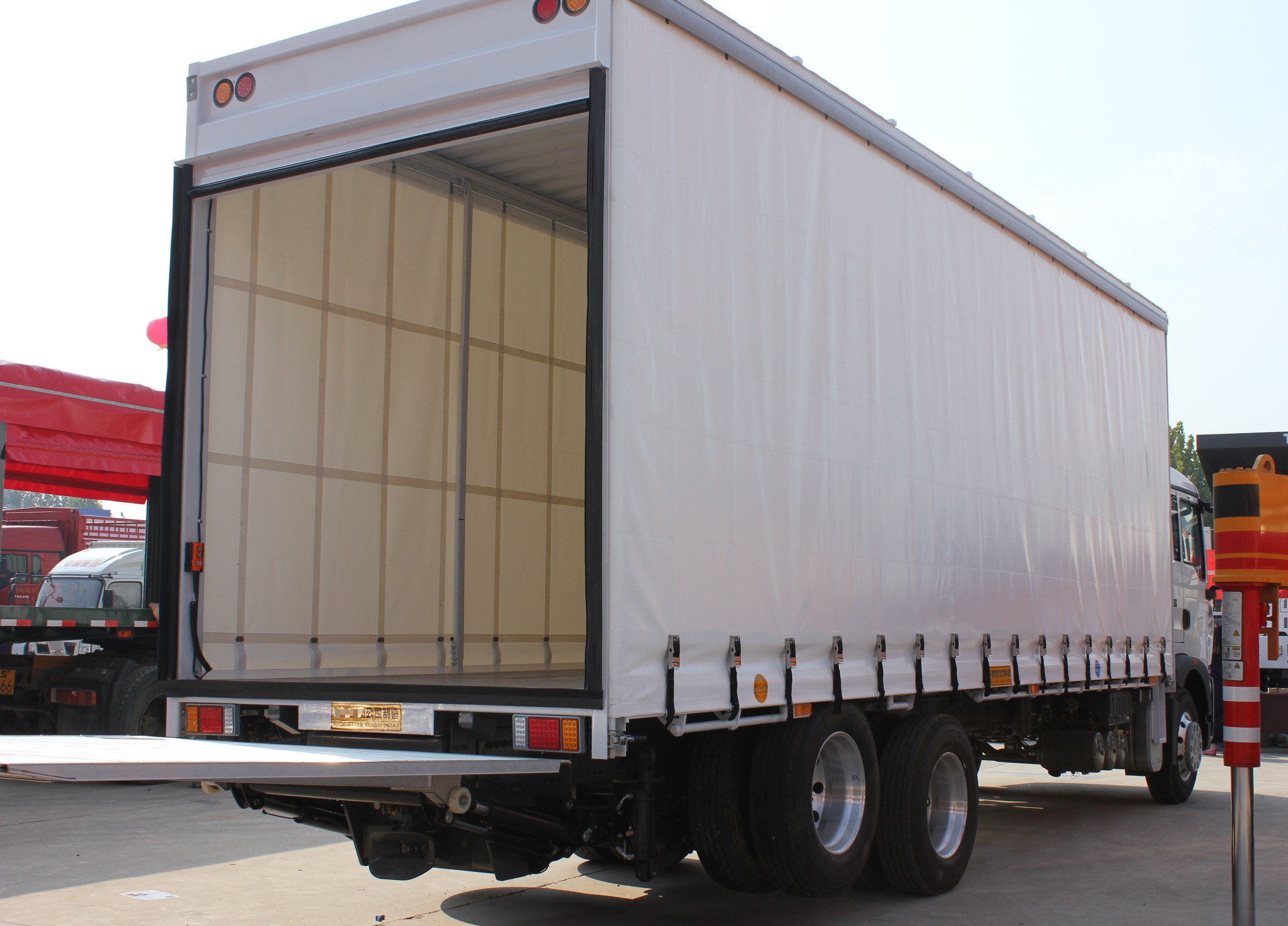 NDRC Announced Enterprise 40 Tons Curtain Semi Trailer with Dual Line Braking System