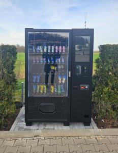 Wholesale 110-220V/50-60HZ Self Service Vending Machines W1280mm*D830mm*H1930mm Defogging Glass Door from china suppliers