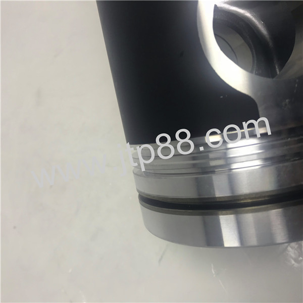 Korean Waewoo Diesel Engine Parts Piston D2366 65.02501-0031 With Black Color