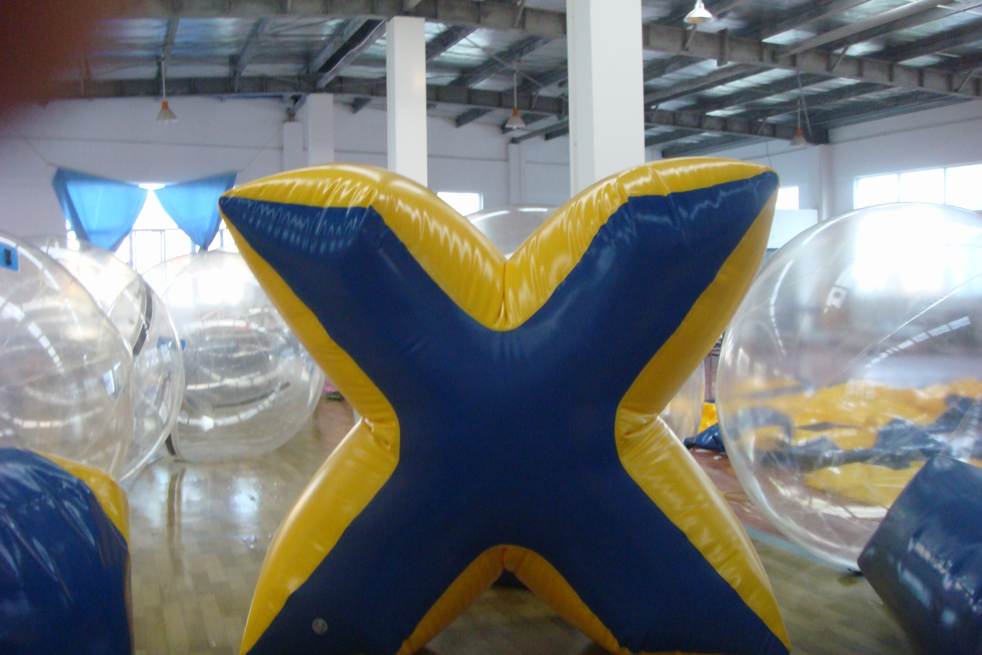0.9mm Inflatable Triangle Bunkers Paintball , Outdoor Game Bunker Field For Play