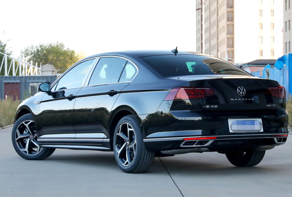 Volkswagen Magotan 2023 2 Million Commemorative Edition 330TSI DSG 4 Door 5 Seats Sedan Car