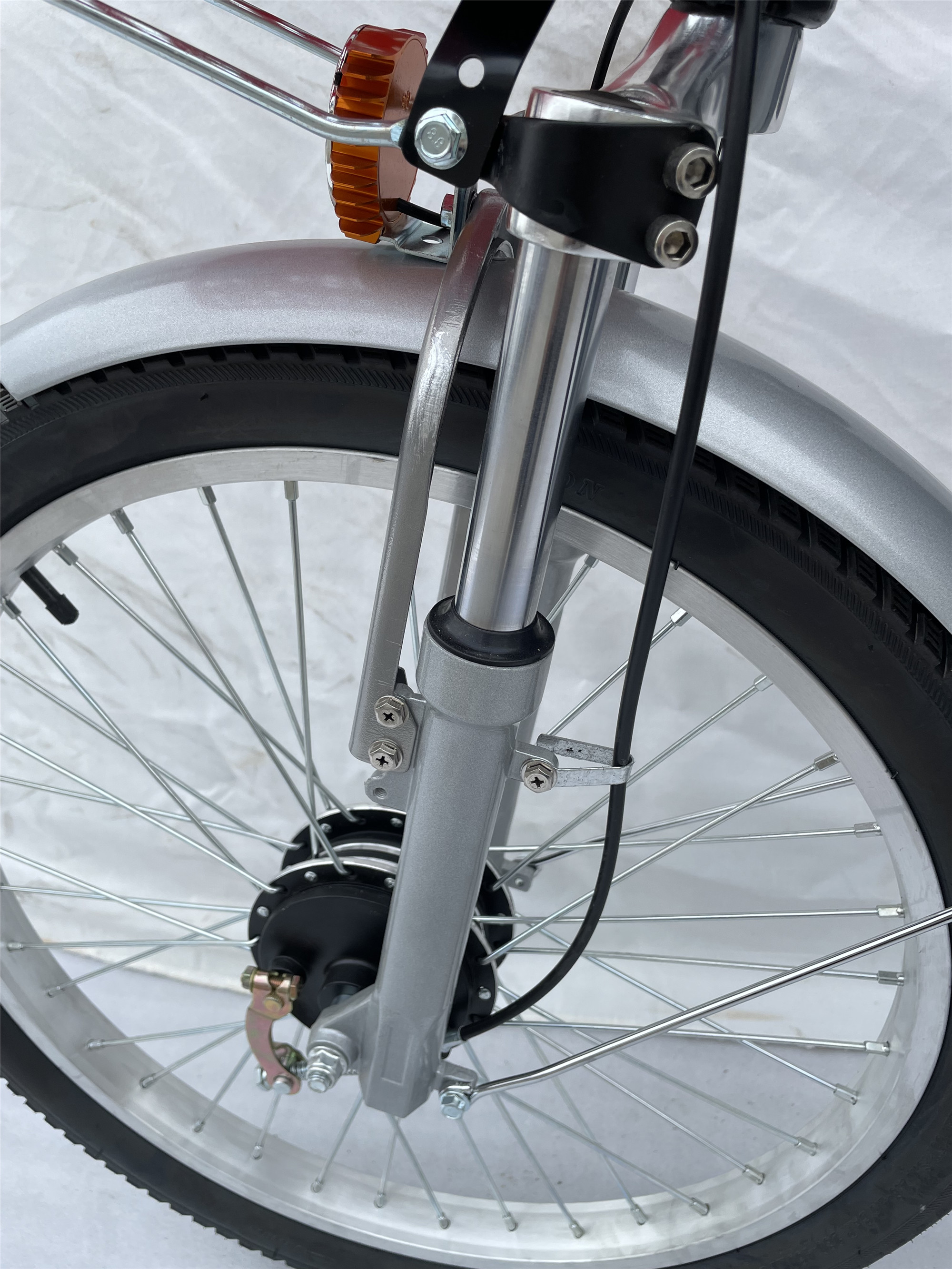 48V 350W Rear Hub Electric Bicycle 24 Inch Single Speed E Bike With LCD Display