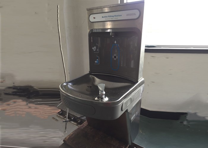 Bottle Filling Station Wall Mounted Drinking Fountain Polished / Mirror Finish