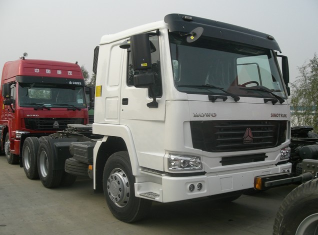 Sinotruk Prime Mover Truck with Hydraulic Steering Semi Tractor Truck