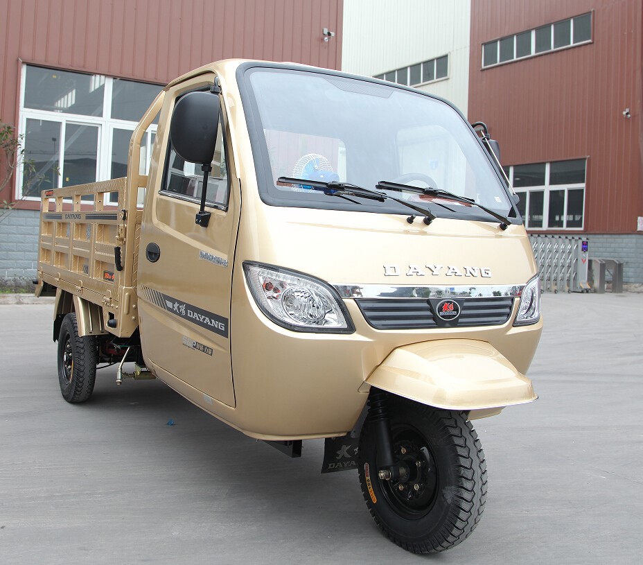 Motorized Tricycle 300CC Carga Triciclo Cargo Red Driving Type Motorized Closed 250cc