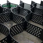 Black HDPE Geocell 75mm Height 445mm Welding Space For Pavement Bike Lanes Horse