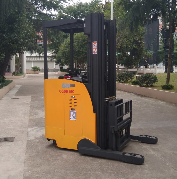 Double Scissors Narrow Aisle Truck Reach Type Capacity 1000kg Low Battery Protection