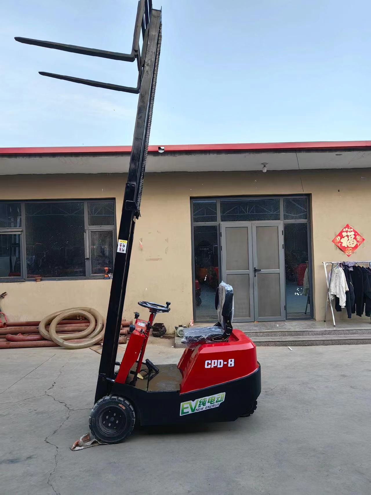 Solid Tire Battery Operated Forklift 2 Ton Lifting 6m 2.5m Turning Radius Sit Down Electric Forklift