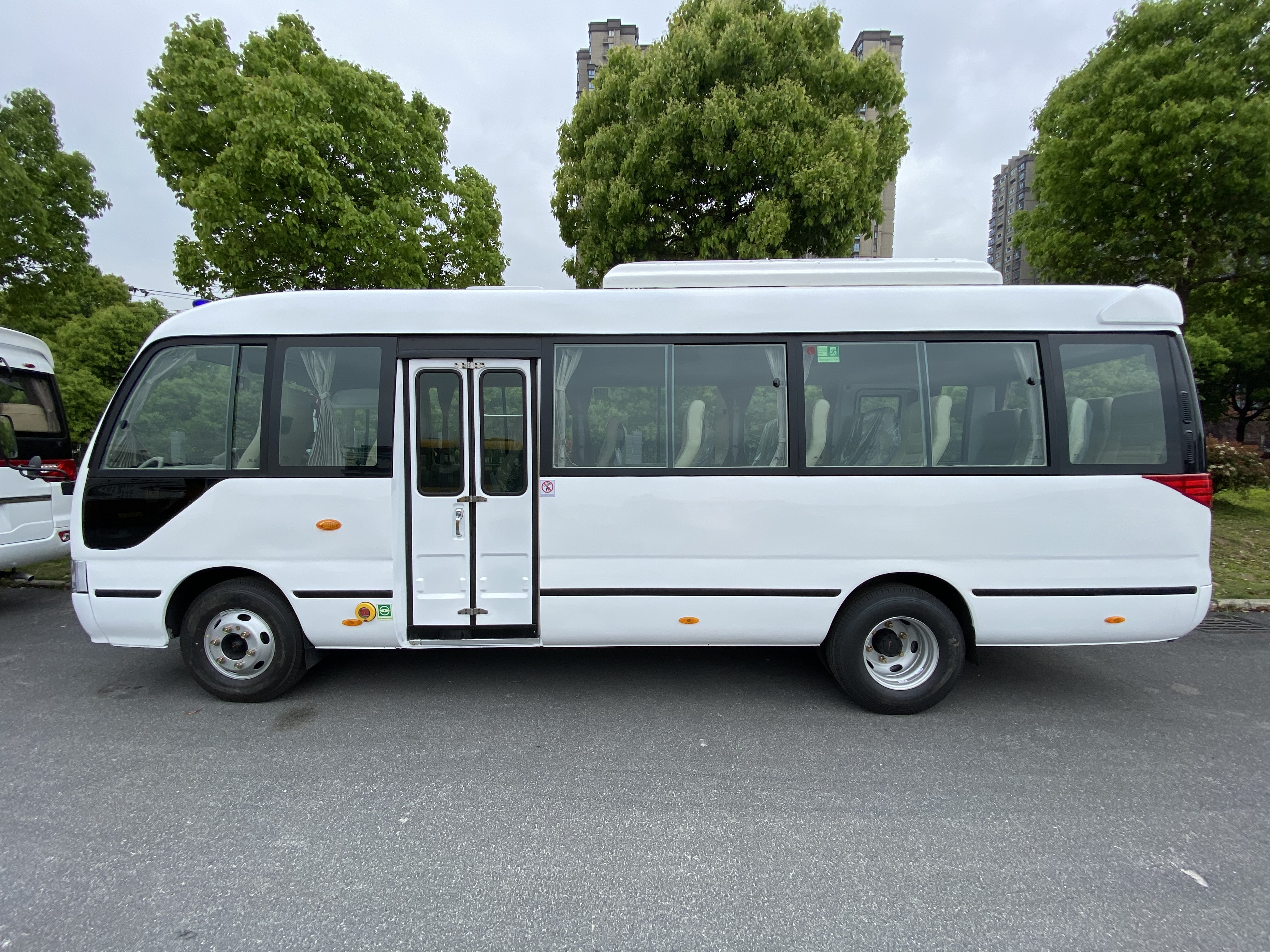 4 Cylinders in Line Engine 7m 22 Seats Coaster Bus for Comfortable Transport