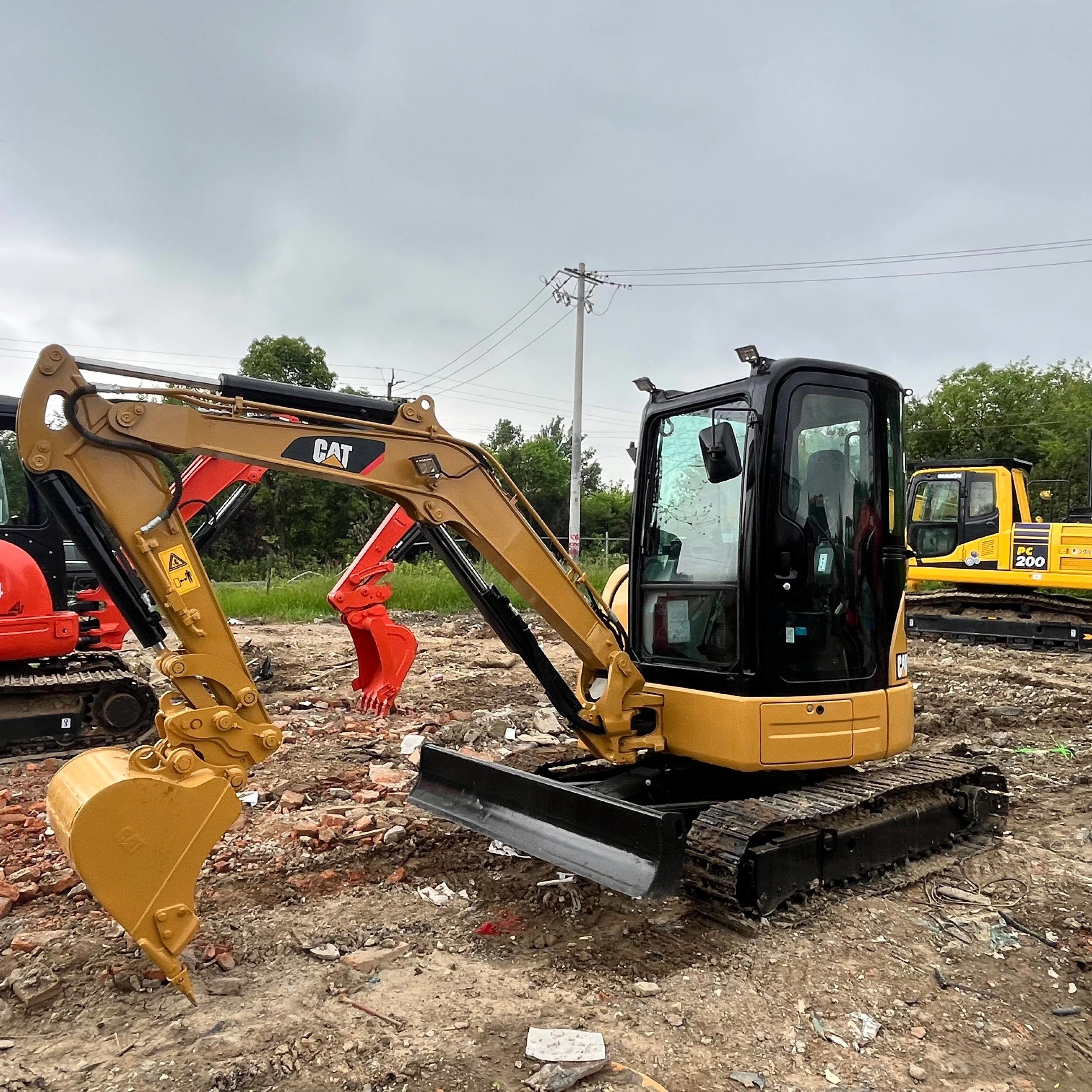 Mini Caterpillar 303.5 Used CAT 23.6KW Excavators Engineering Track Diggers 5 Ton